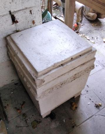 Zwaar betonnen tuin ordiment  beschikbaar voor biedingen