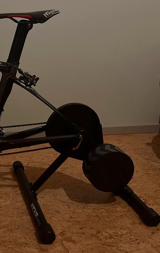 Wahoo Kickr Core, incl 11-sp casette, Zwift Play hendels, Fietsen en Brommers, Fietsaccessoires | Overige Fietsaccessoires, Zo goed als nieuw