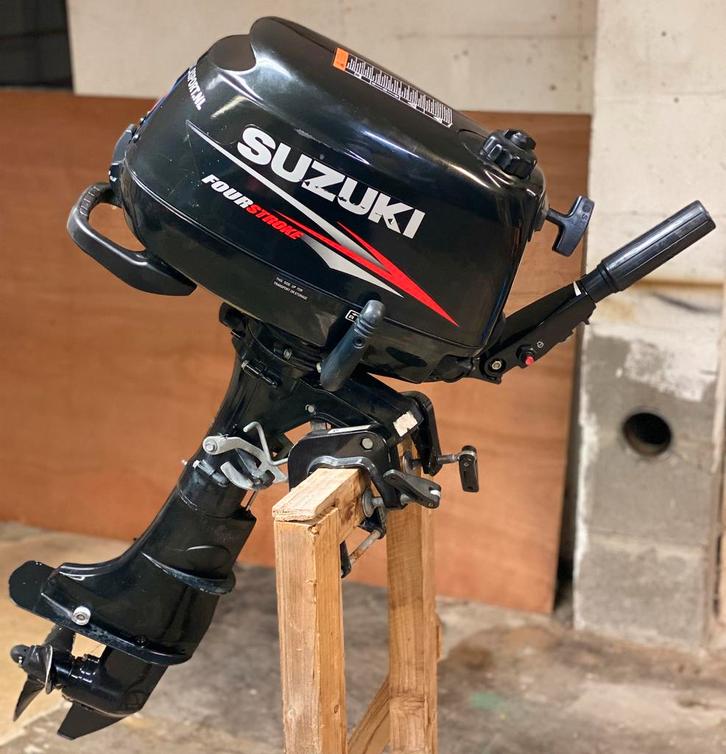 Moteur hors-bord Suzuki 6hp pour bateau, Sports nautiques & Bateaux, Moteurs Hors-bord & In-bord, Utilisé, Essence, Moteur hors-bord