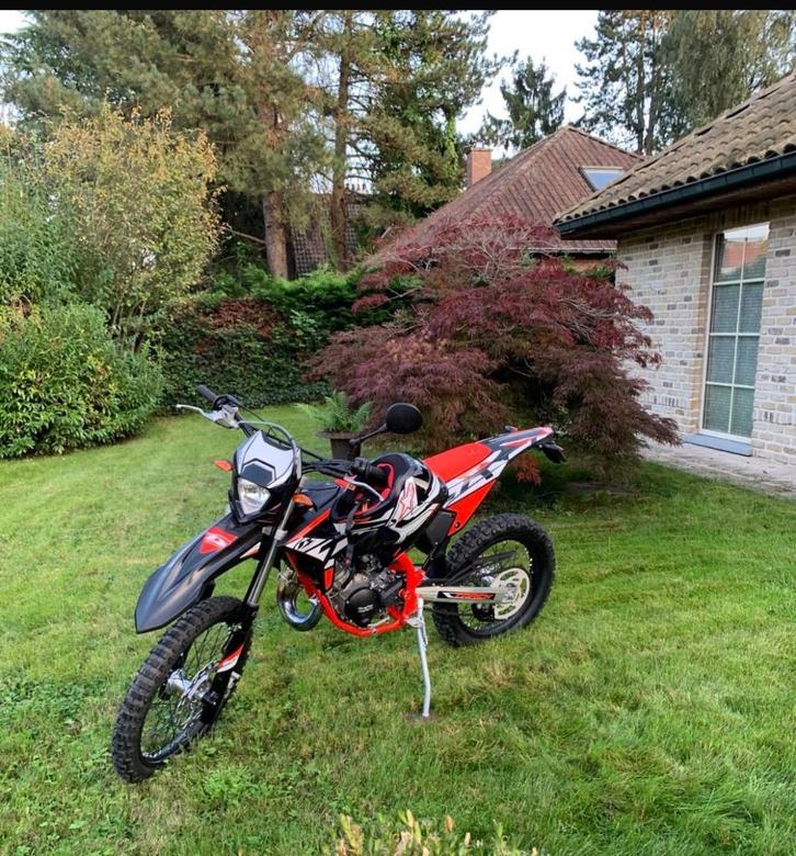 Bèta Enduro Sport 50 cc + alle toebehoren AMPER 388 KM !!!, Fietsen en Brommers, Brommers | Crossbrommers, Zo goed als nieuw, Overige merken