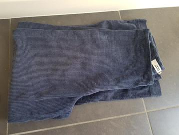 Kleding tiener beschikbaar voor biedingen