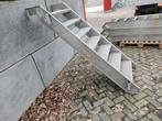 Aluminium trappen Hoog 1.37 m Gemeten tot de bovenste trede, Doe-het-zelf en Bouw, Ladders en Trappen, Ophalen, Zo goed als nieuw