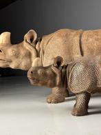 Handgesneden beelden Neushoorns 1960, Enlèvement, Comme neuf
