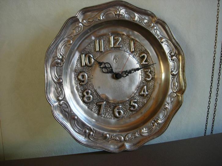 Klok „E T A I N - P U R”, diameter 29 cm, werkt, Antiek en Kunst, Antiek | Tin, Ophalen of Verzenden