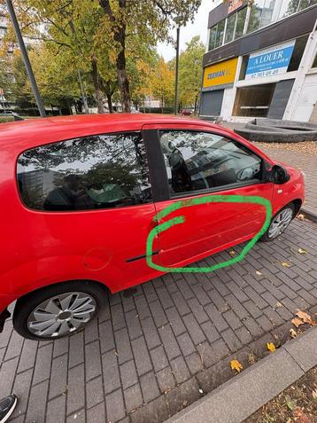 Recherche moiulure laterale Renault Twingo phase 2 beschikbaar voor biedingen