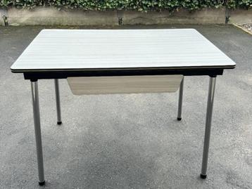 Table avec tiroir pieds chrome