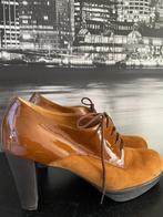 prachtige bruine schoenen met hak camel - Voltan - maat 39, Kleding | Dames, Bruin, Verzenden, Voltan, Zo goed als nieuw