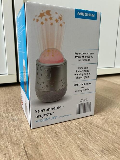 Nieuwe baby nachtlamp met muziek en licht van sterrenhemel, Elektronische apparatuur, Wekkers, Zo goed als nieuw, Ophalen