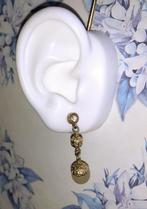 oorstekers Dyrberg Kern beige druppels met goud, Overige materialen, Verzenden, Nieuw, Knopjes of Stekers