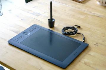 Wacom Intuos Pro Medium, Enlèvement ou Envoi, Utilisé, Wacom