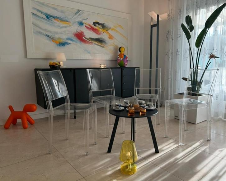 La Marie design kleurloze transparante stoelen stapelbaar, Antiek en Kunst, Kunst | Designobjecten, Ophalen