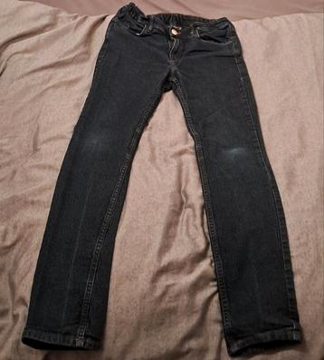 ● Jeansbroek ( Maat 164)  beschikbaar voor biedingen