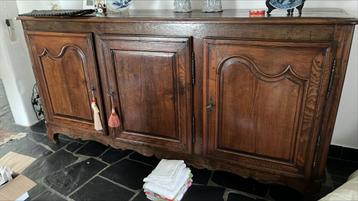 Prachtig eikenhouten dressoir met drie deuren beschikbaar voor biedingen