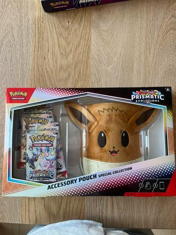 Pokemon Prismatic Pouch Collection box beschikbaar voor biedingen