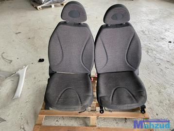 NISSAN MICRA 3 K12 5 deurs compleet interieur voorstoel bank