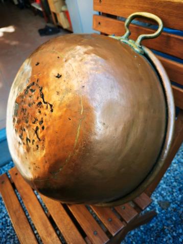 Ancien grand chaudron beschikbaar voor biedingen