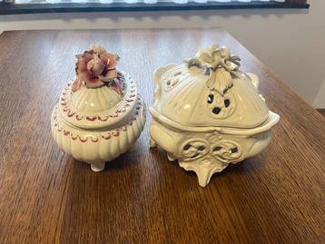 Set van 2 Vintage Sierdoosjes – Handgedecoreerd beschikbaar voor biedingen