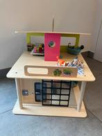 Poppenhuis met meubeltjes en popjes, Kinderen en Baby's, Ophalen, Zo goed als nieuw, Poppenhuis