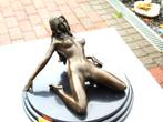 femme nue bronze sur marbre rond + cachet ., Enlèvement ou Envoi, Bronze
