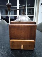 houten koffiemolen, Ophalen
