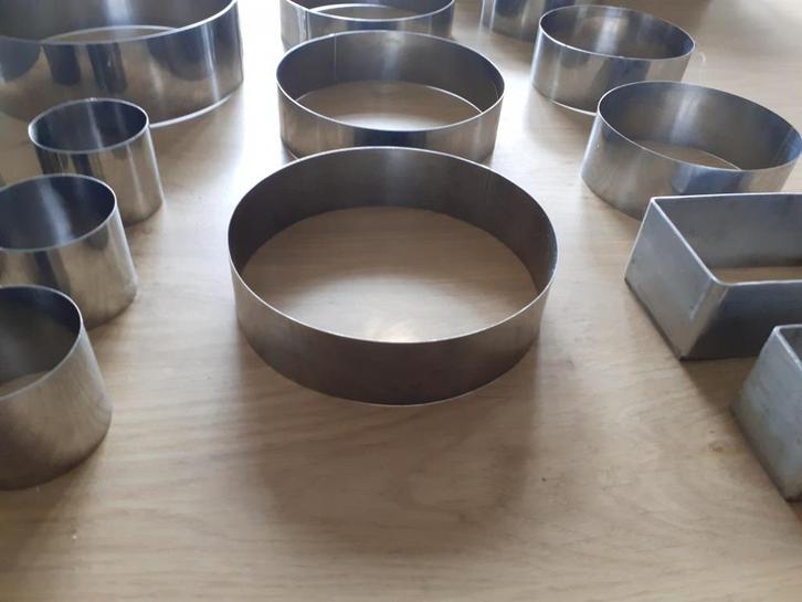 PÂTISSERIE LOT DE 15 CERCLES INOX POUR GÂTEAUX, BAVAROIS,..., Huis en Inrichting, Keuken | Servies, Zo goed als nieuw, Overige typen