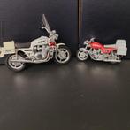 2 MOTORFIETSEN - Suzuki GSX en brandweer, Hobby en Vrije tijd, Modelauto's | 1:43, Ophalen of Verzenden, Zo goed als nieuw