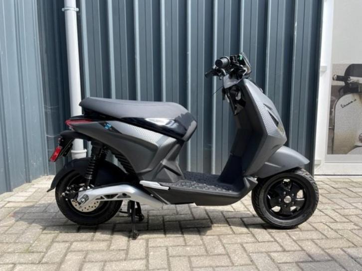 piaggio 1 elektrische scooter NIEUW op VOORRAAD, Fietsen en Brommers, Scooters | Piaggio, Elektrisch, Ophalen
