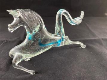 Murano paard met blauwe lijn disponible aux enchères