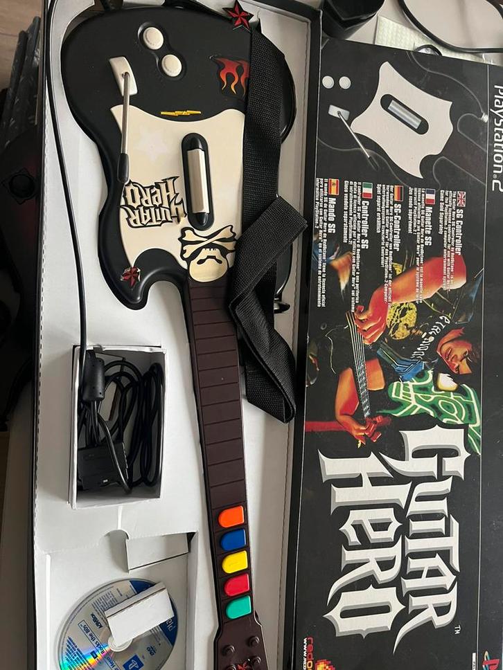 2x PS 2 gitaren voor Guitar Hero, Consoles de jeu & Jeux vidéo, Jeux | Sony PlayStation 2, Utilisé, Musique, Enlèvement ou Envoi