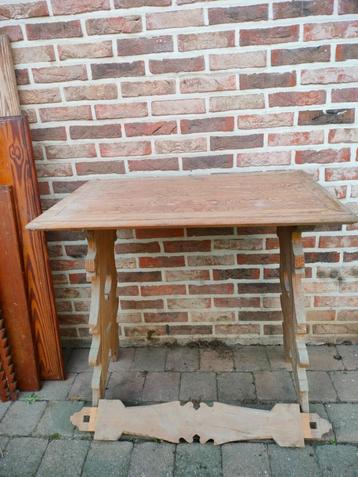 antieke tafel mooie afgewerkte poten dwarsbalk schoppen aas  beschikbaar voor biedingen