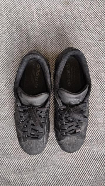 Te koop: Adidas Superstar All Black - size 44 beschikbaar voor biedingen