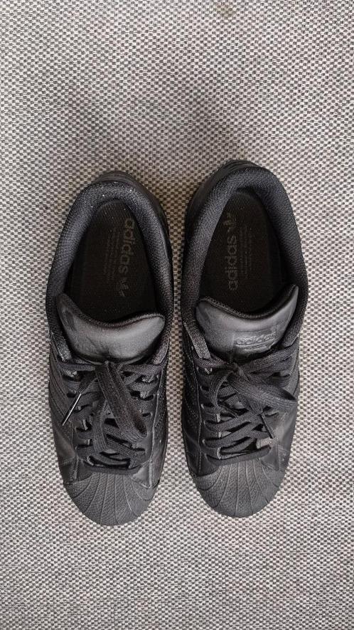 Te koop: Adidas Superstar All Black - size 44, Kleding | Heren, Schoenen, Zo goed als nieuw, Sneakers, Zwart, Ophalen