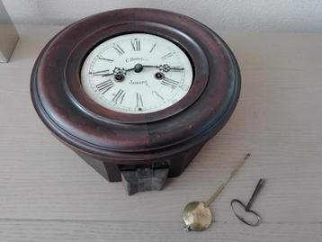 Horloge ancienne C Böttcher Anvers des années 1940  disponible aux enchères