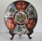 ASSIETTE EN PORCELAINE CHINOISE SUR SUPPORT (1028), Enlèvement