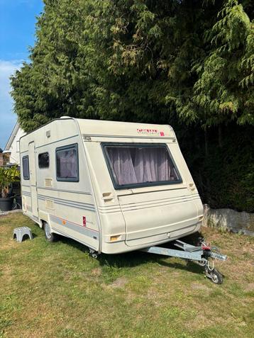 Caravan Gruau + voortent beschikbaar voor biedingen