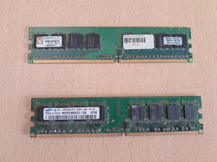 RAM DDR2 - 1X Kingston + 1X Samsung 1 Gb, Computers en Software, RAM geheugen, Gebruikt, Desktop, 1 GB of minder, DDR2, Ophalen of Verzenden