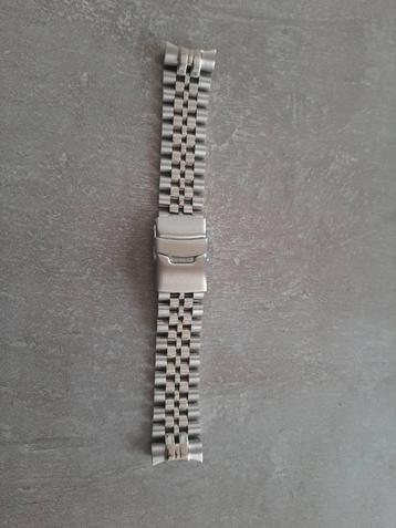 Polished and brushed strap