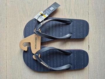 NIEUWE teenslippers Jack & Jones maat 40/41 beschikbaar voor biedingen
