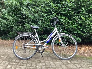 Damesfiets   beschikbaar voor biedingen