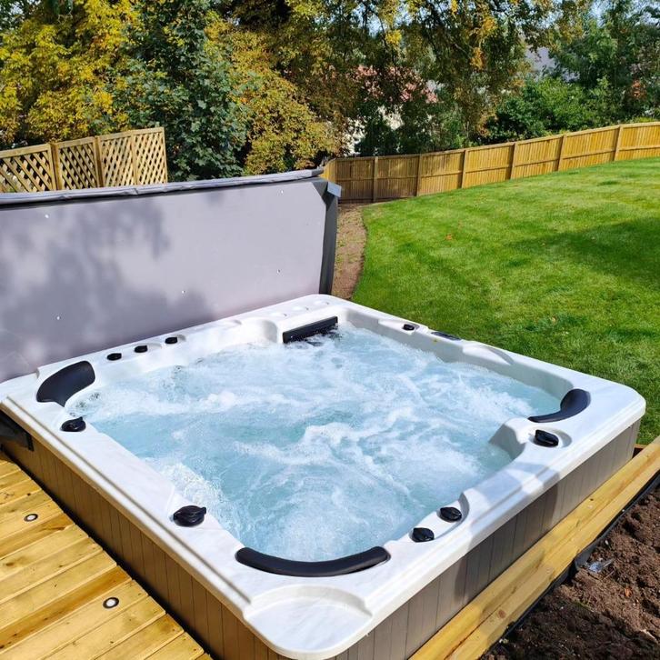 Nieuw voorradig jacuzzi 5Pls 2lig 220V normaal stopcontact, Tuin en Terras, Vijvers, Nieuw, Ophalen of Verzenden