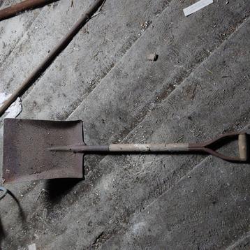 oude kolenschop beschikbaar voor biedingen