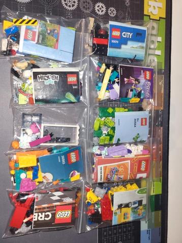 Set van kleine Lego-constructies  beschikbaar voor biedingen