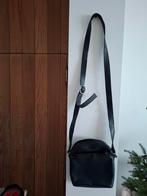 Zwarte schoudertas met verstelbare riem Esprit, Enlèvement