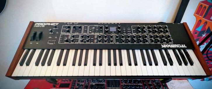 Synthé sequential prophet rev2 8 voix, Muziek en Instrumenten, Synthesizers, Zo goed als nieuw, Ophalen