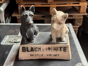 Statue black & white scotch whisky beschikbaar voor biedingen
