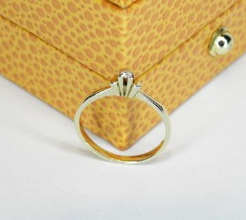 Bague en or jaune 18 carats avec brillant disponible aux enchères