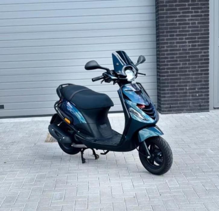 Piaggio Zip 4T Scooter Glans Cameleon FULL OPTION (A-Klasse), Fietsen en Brommers, Handleidingen en Instructieboekjes, Zo goed als nieuw