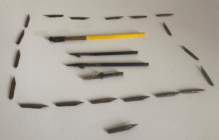 Oude veren voor tekenen en kalligrafie Montgolfiier/He, Hobby en Vrije tijd, Tekenen, Gebruikt, Ophalen