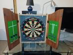 Darts kast st.george. met bord en 3 pijlen sets, Sport en Fitness, Darts, Ophalen