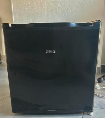 ChiQ 46L minivriezer/koelkast — stil en compact, Elektronische apparatuur, Vriezers en Diepvrieskisten, Vrieskast, Gebruikt, Minder dan 85 cm